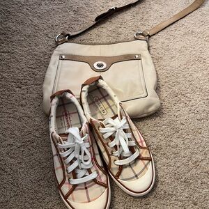Crossbody Cream/Tan Snake Trim Turnlock Classic Shoulder Purse. Sz 6.5 shoes